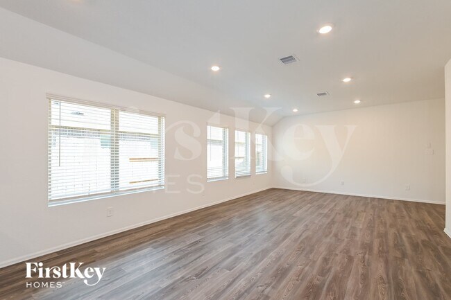 Foto del edificio - 18442 Summit Ranch Dr