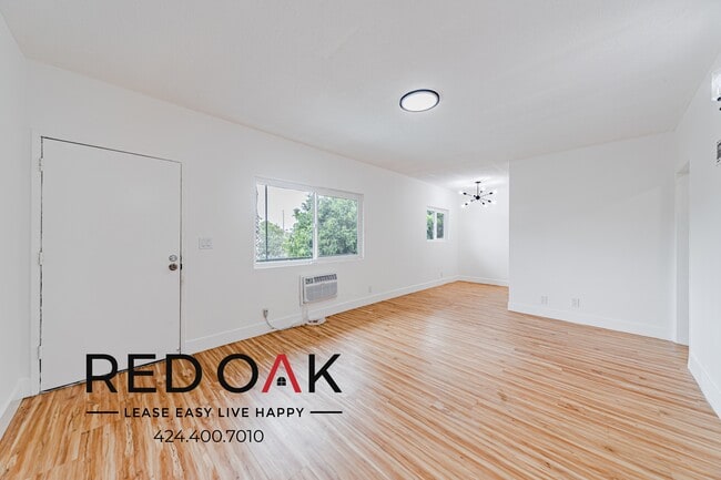 Building Photo - 252 W Elm Ave
