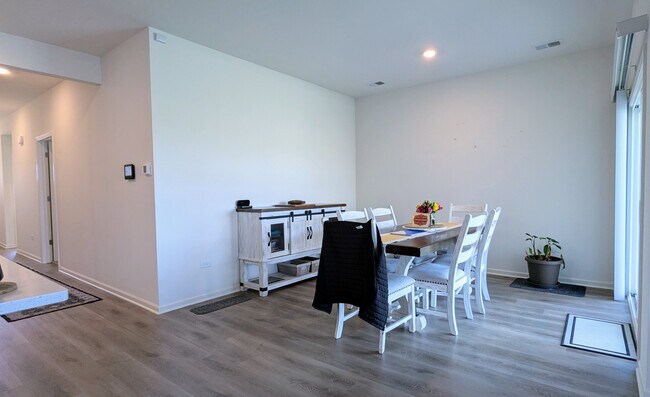 Foto del edificio - 1194 Woodlily Ln