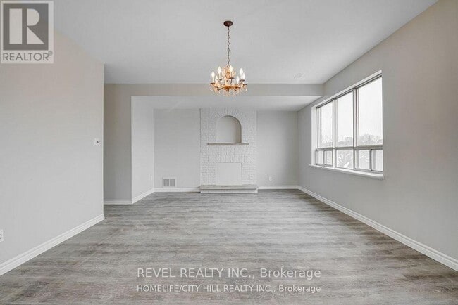 Building Photo - 2095 Dufferin St