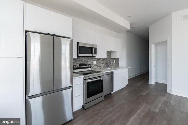 Building Photo - 813 N Broad St