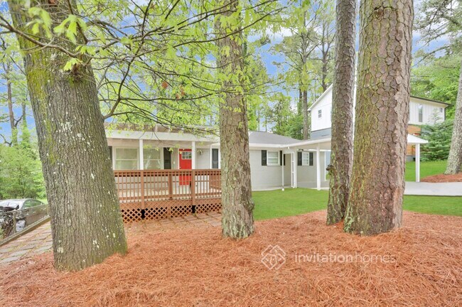Building Photo - 2100 Dellwood Pl