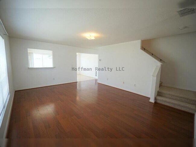 Foto del edificio - 4-Bed, 2-Bath, 2-Car Garage, 2-story home ...