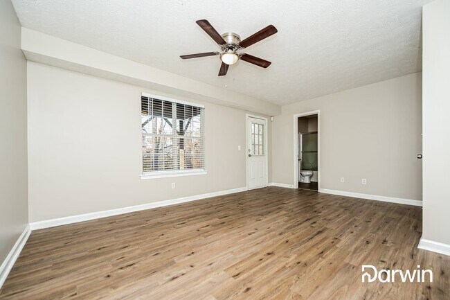 Building Photo - 403 Edgewood Dr