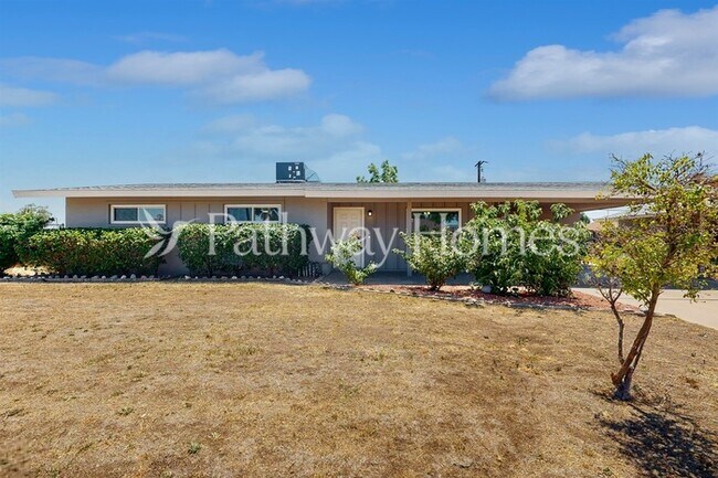 Foto del edificio - 3001 W Sierra Vista Dr