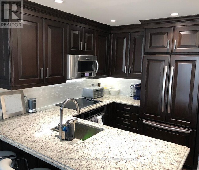 Photo du bâtiment - 1888 Bayview Ave