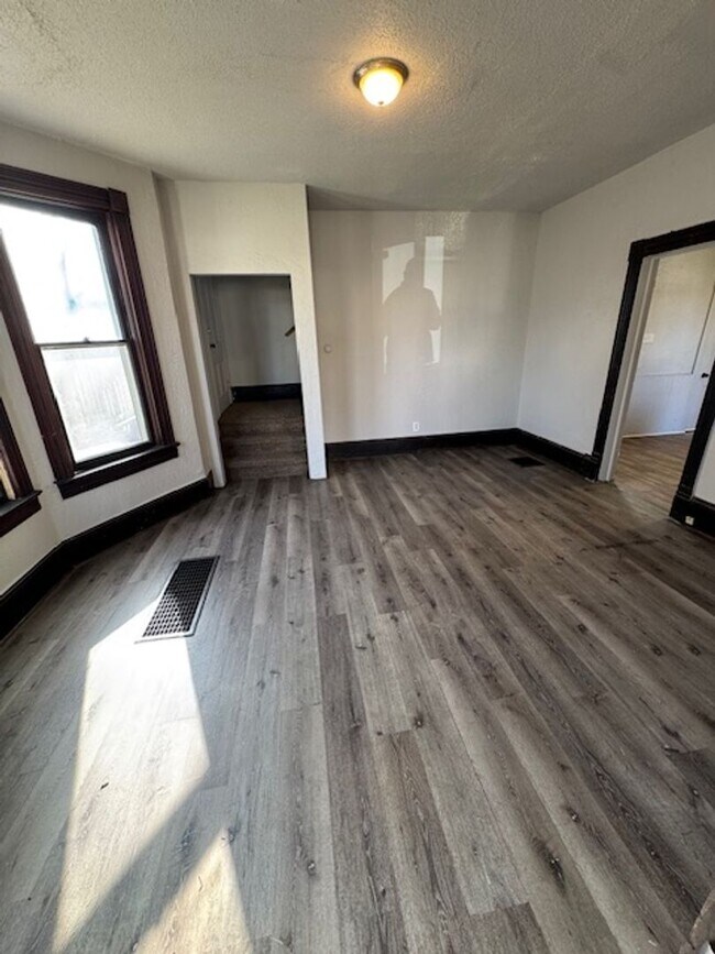 Foto del edificio - 1026 Rivermet Ave