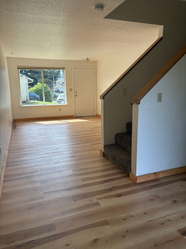 Building Photo - 3039-3041 SE 38th Ct