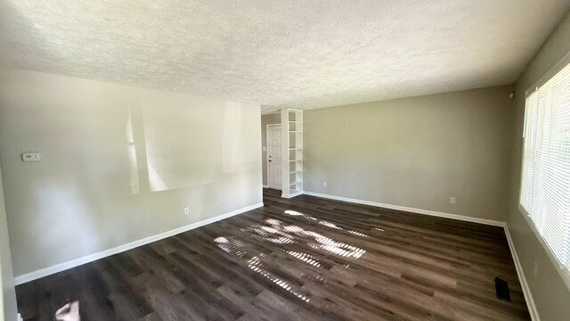 Foto del edificio - EAST SIDE UPDATED 4 BEDROOM 2 BATH HOME AVAILABLE NOW!