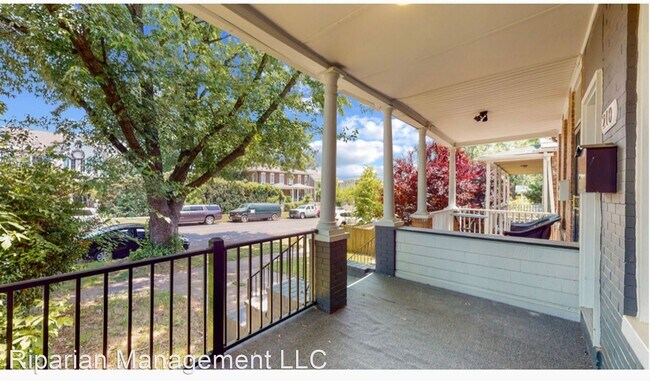 Building Photo - 3 br, 2 bath House - 210 S Augusta Ave