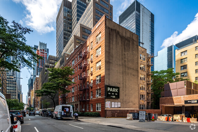 Building Photo - 225 E 47th St