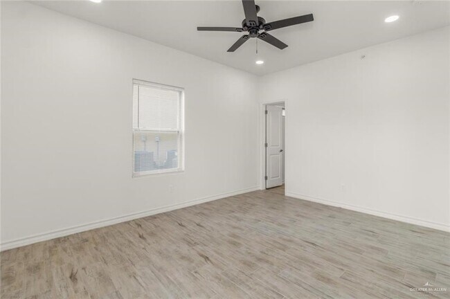 Foto del edificio - 900 E Redbud Ave