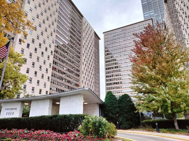 Foto del edificio - 3950 N Lake Shore Dr
