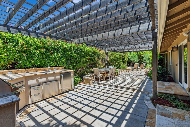 Building Photo - Gorgeous Sunnyvale Home l Chef’s Kitchen &...
