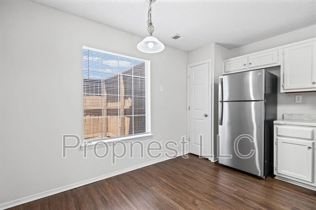 Foto del edificio - 807 Barrington Woods Cove