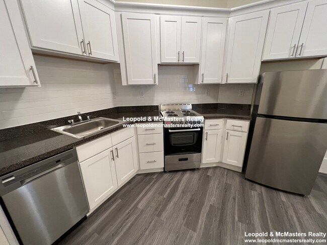 Foto del edificio - 1695 Beacon St