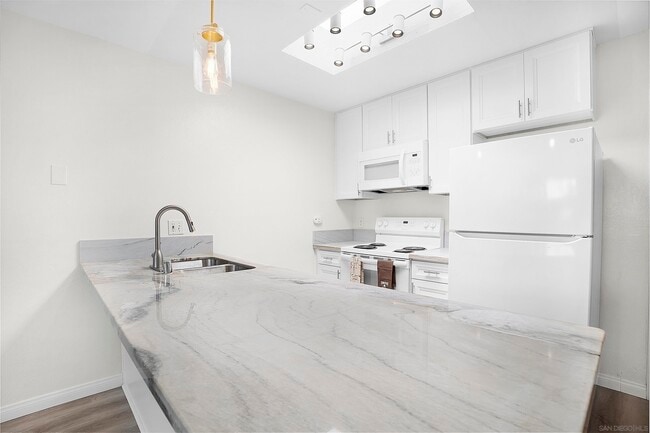 Building Photo - 8026 Linda Vista Rd