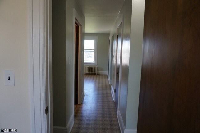 Building Photo - 87 E Somerset St