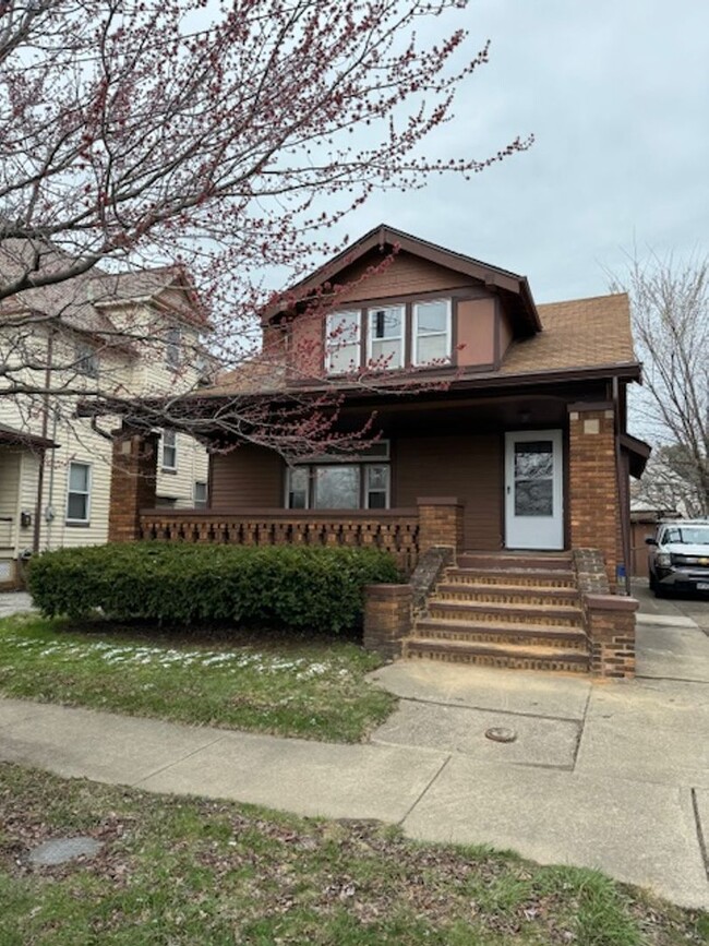 Foto del edificio - 3 Bed- 1 Bath  Single Family Home- Clevela...