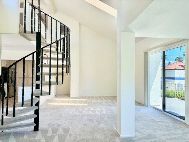 Foto del edificio - The Colony | Oxnard | 2 Bedroom + 2 Bathroom + Loft