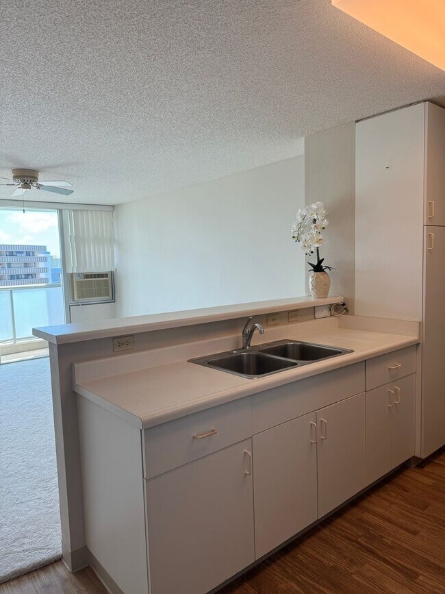 Building Photo - Country Club Village 6 - 2 Bedroom 1.5 Bat...