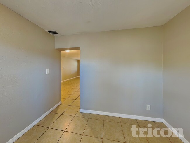 Foto del edificio - 1430 Thames Ln