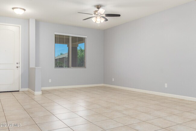 Foto del edificio - 17186 W Lisbon Ln