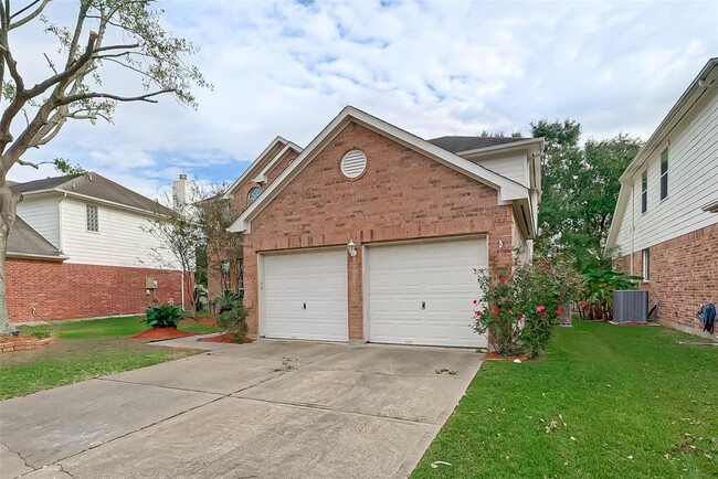 Building Photo - 8846 Gas Light Village Dr