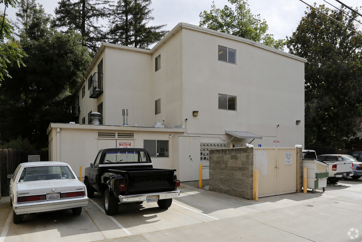 Building Photo - Big Trees Apartments