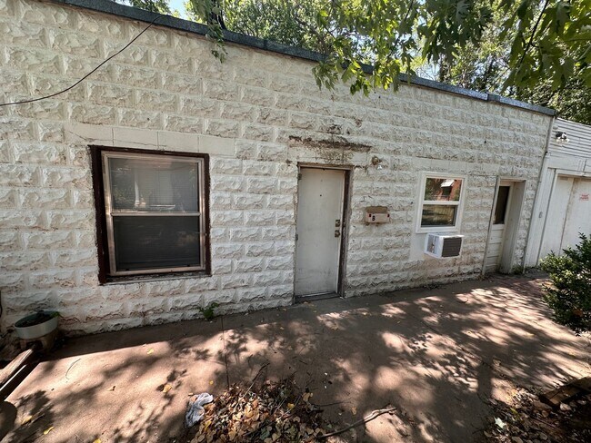 Building Photo - 407 N Clayton Ave