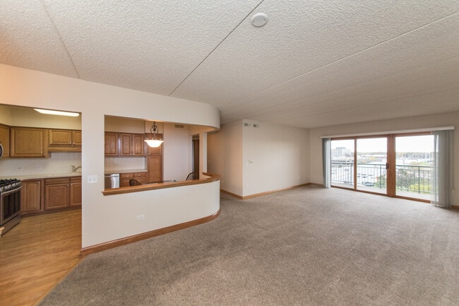 Living room - 5555 N Cumberland Ave
