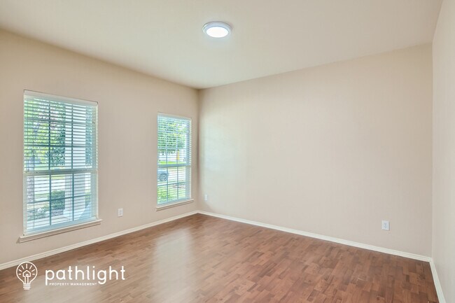 Building Photo - 9853 Old Field Dr