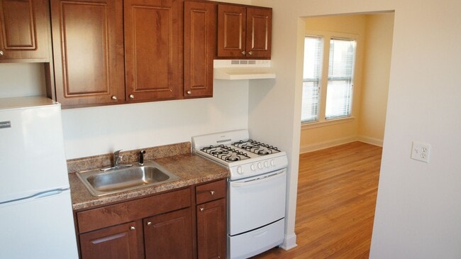 Building Photo - 2648 N Spaulding Ave