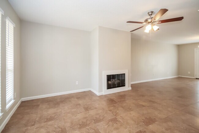Foto del edificio - 1711 Oak Ridge Dr