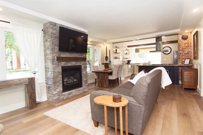 Foto del edificio - 1924 Cleveland Blvd