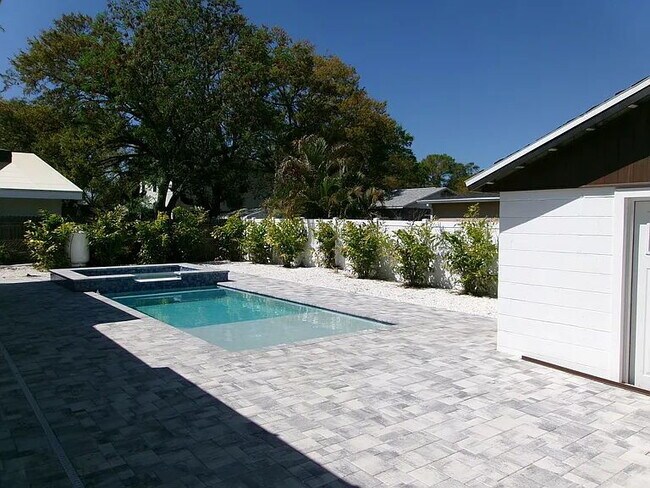 Foto del edificio - Fully Furnished Tampa Retreat Near Bayshore Blvd
