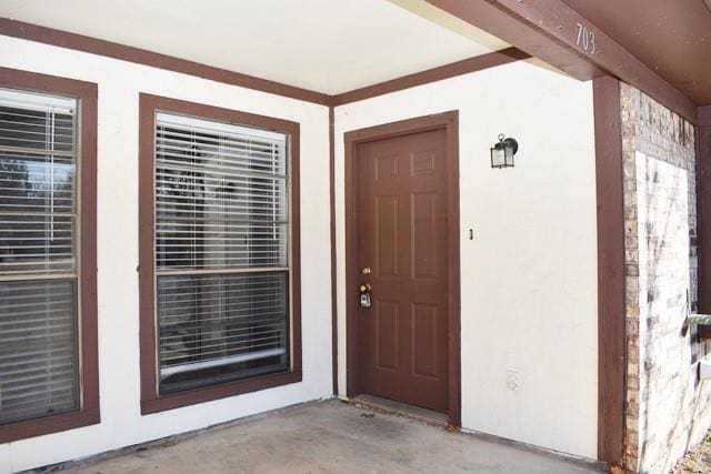 Building Photo - 703 Windcrest Dr