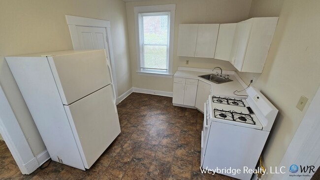Building Photo - Bright & Spacious 3-Bedroom Home with Dining Room & Off-Street Parking -Mt. Healthy
