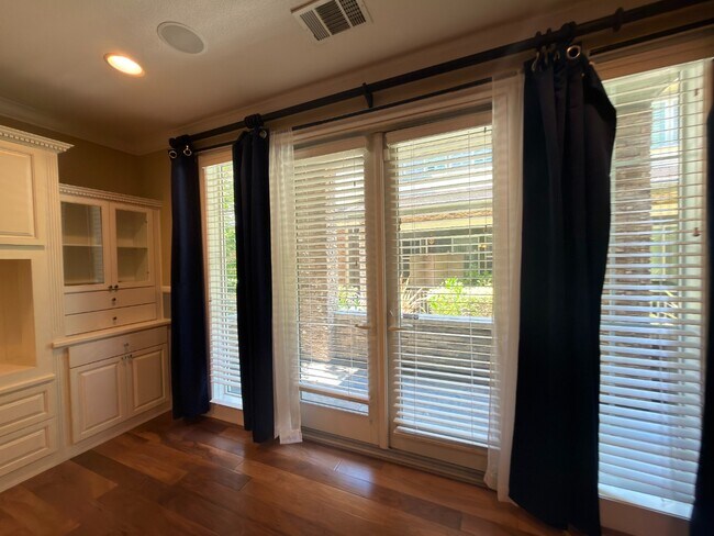 Building Photo - Modern 2BR/2BA Condo in Willow Glen Place Near Downtown San Jose. 2 Secured Parking Spots. Underg...