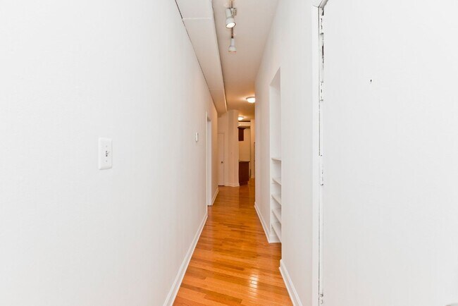 Foto del edificio - 301 S Halsted St