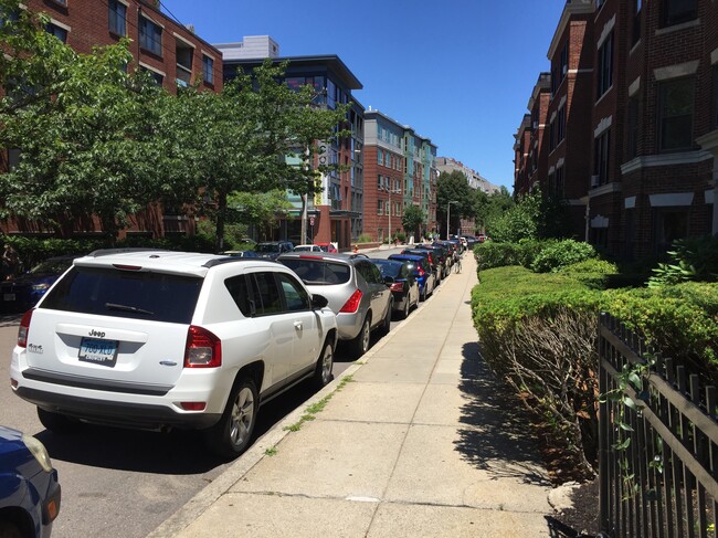 Foto del edificio - 74 Brainerd Rd