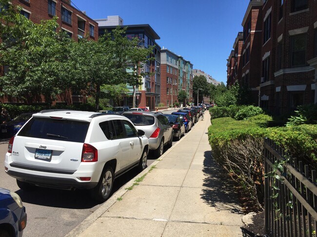 Building Photo - 74 Brainerd Rd