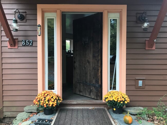 Shared entranceway - 657 Maple Hill Rd