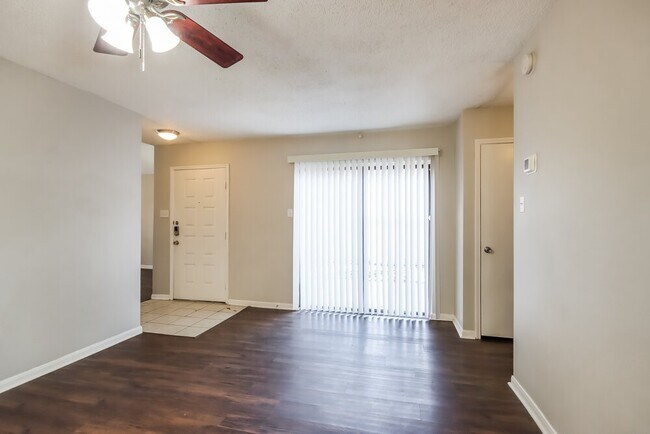 Foto del edificio - 18515 Denise Dale Ln