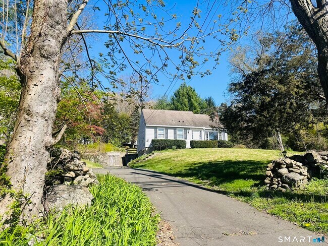 Building Photo - 37 Weed St