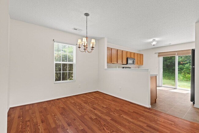 Foto del edificio - 4 Bedroom Single Family:  Available Now