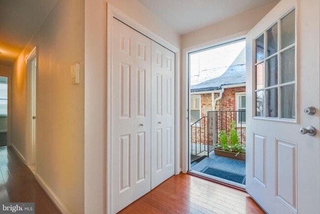 Foto del edificio - 910 S Charles St