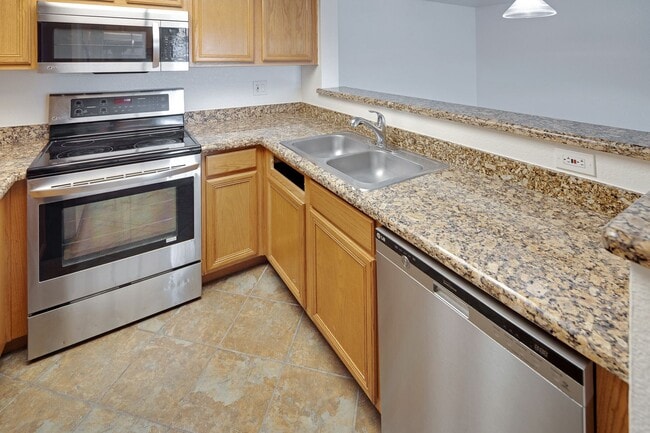 Building Photo - Wonderful 2 bed/2 bath