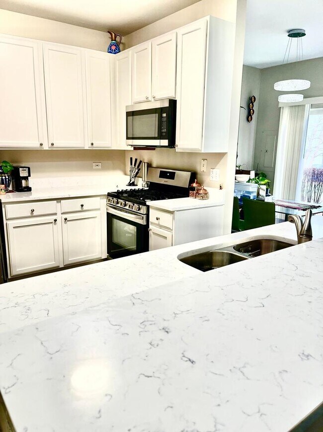 Foto del edificio - 680 Meadowridge Dr