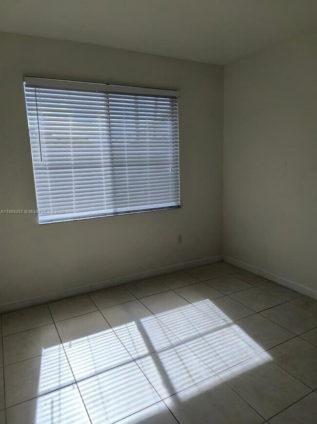 Foto del edificio - 7050 NW 177th St